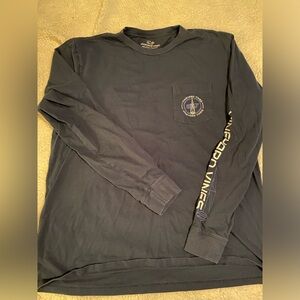 Vineyard Vines Size Medium,  navy blue long sleeve shirt.   In good condition.